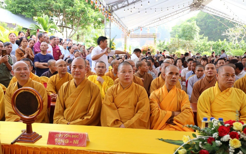 Bac Giang Le cong bo Quyet dinh bo nhiem tru tri chua Na Luong 19