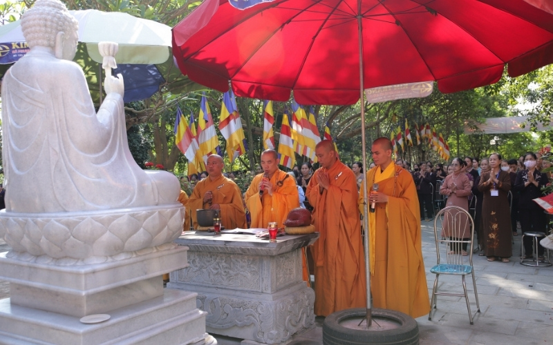 TIEU BAN BAO TRO MIEN BAC CHUA VINH NGHIEM KHOA TU MOT NGAY AN LAC 17