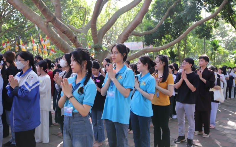 TIEU BAN BAO TRO MIEN BAC CHUA VINH NGHIEM KHOA TU MOT NGAY AN LAC 19