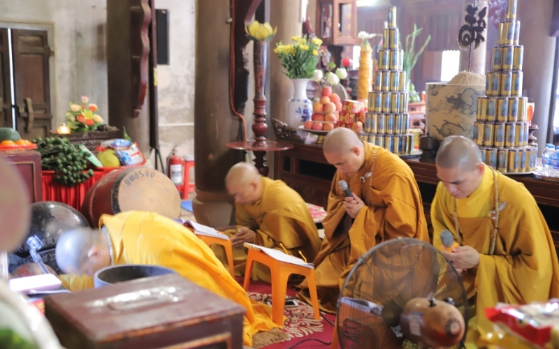 TIEU BAN BAO TRO MIEN BAC CHUA VINH NGHIEM KHOA TU MOT NGAY AN LAC 23