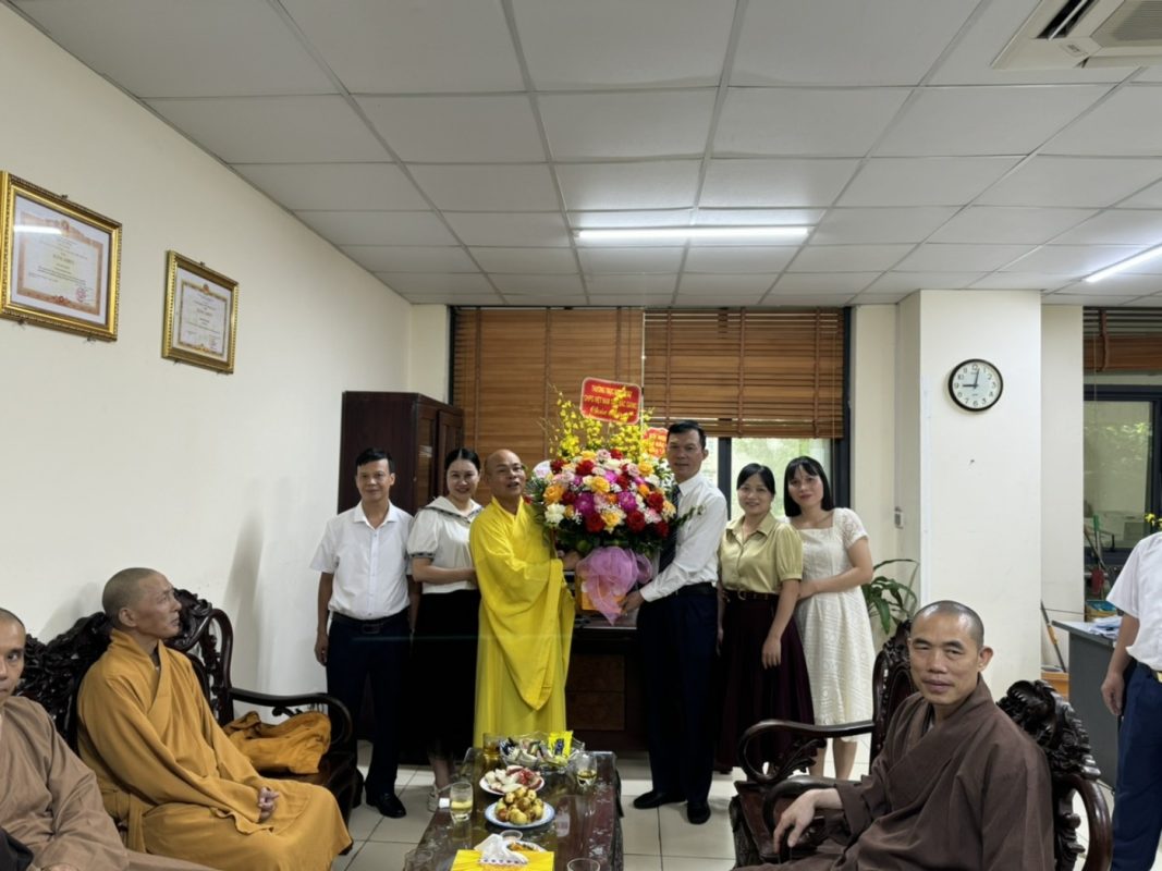 Bắc Giang: BTS tỉnh thăm, chúc mừng Bí thư Tỉnh uỷ và chúc mừng kỷ niệm 69 năm ngày thành lập ngành Tôn giáo