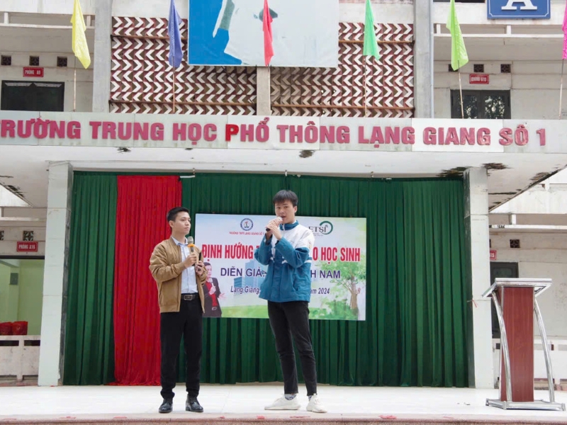 hia se toi gan 2000 em HS tai Truong THPT Lang Giang 1 Huyen Lang Giang Tinh Bac Giang 3