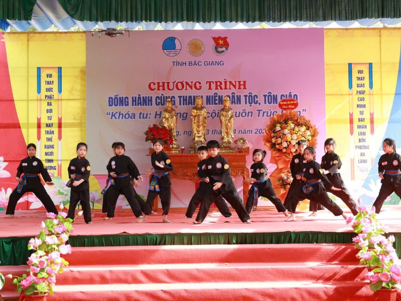 khoa tu huong ve coi nguon truc lam 13