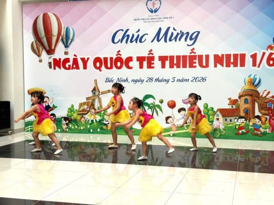 Tặng quà bệnh nhân nhi nhân ngày Quốc tế Thiếu nhi 1/6 tại BVĐK tỉnh Bắc Ninh số 1 z7876954013937 d87f5dc5d63d30fb08a7d9a859fb2f50