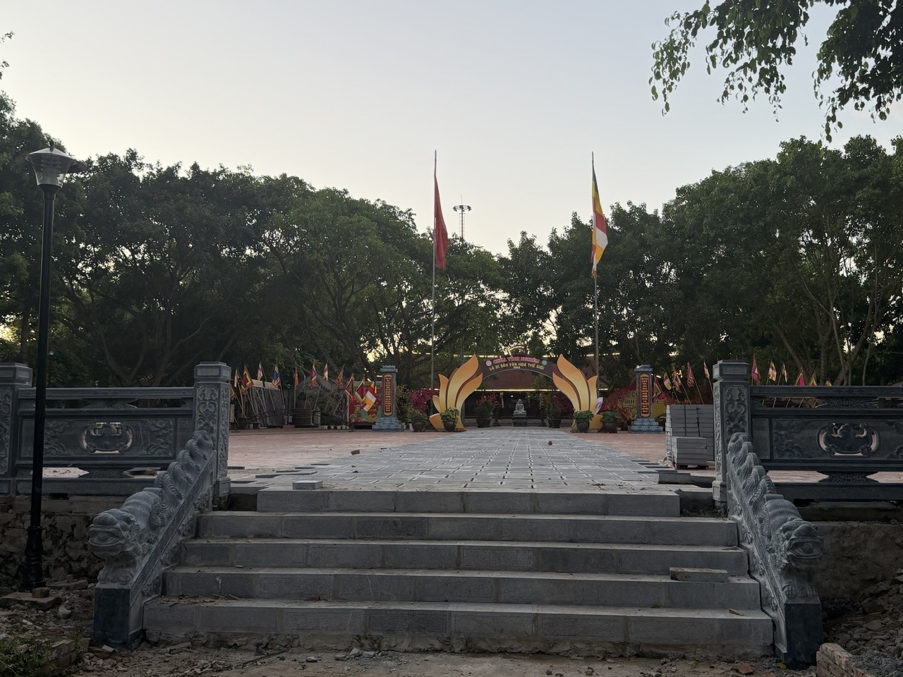 Sự Dung Hợp Tam Giáo Đồng Nguyên Trong Văn Học Thời Lý - Trần: Từ Chân Nhân Diệu Thể Đến Vạn Vật Đồng Nhất Thể z7970768010292 f59dfab0f7ff27bae16cb86eae4a46a3